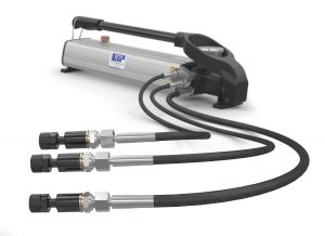 ETP-HYLOC is easily mounted and dismantled using an external hydraulic pump (supplied separately). The pump’s three hoses are connected radially or axially to accommodate your space constraints.